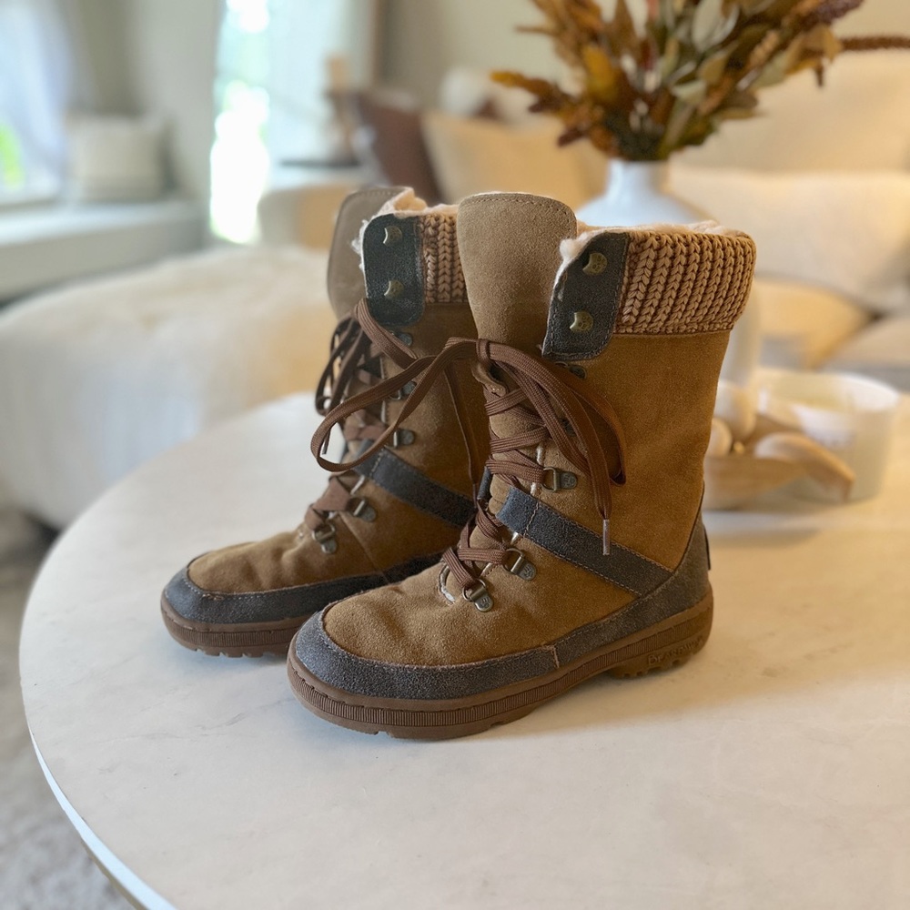 BRAND NEW Bearpaw boots